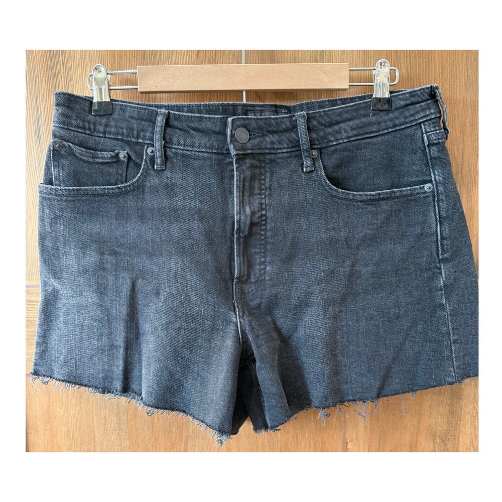 Free Assembly Women's Fray Hem‎ Black Denim Shorts Size 12